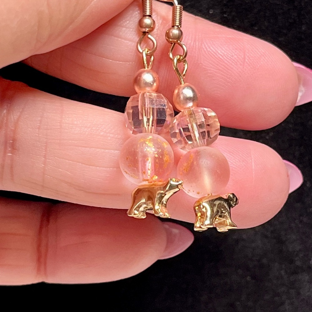 🐻❄️Gold and pink speckled Earrings with Polar Bear Charm - Picture 4 of 8